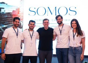 Almeida Carneiro reúne colaboradores em evento anual e celebra o tema “Somos o Sonho de uma Década” com a presença exclusiva de João Branco pela primeira vez em Ilhéus.